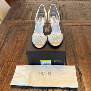NWT Badgley Mischka Ivory Embellished Heels